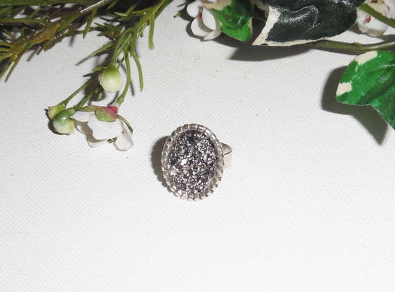 Anel original de cabochon com pedra pirita em anel ajustável