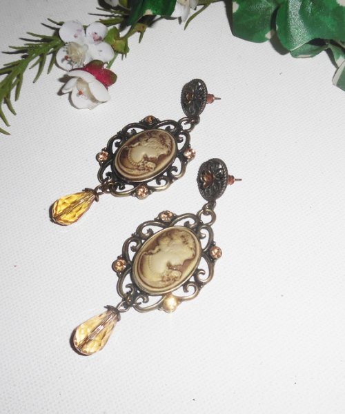 Brincos camuflados castanhos com cristal Swarovski