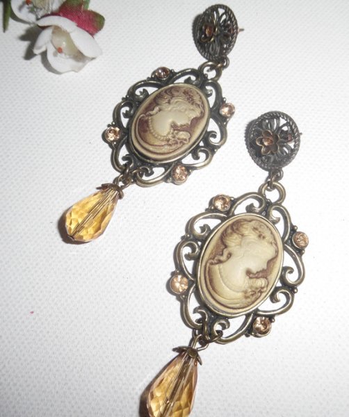 Brincos camuflados castanhos com cristal Swarovski