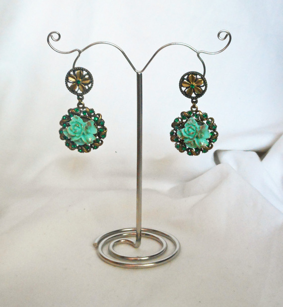 Brincos de camafeu verde cristal floral
