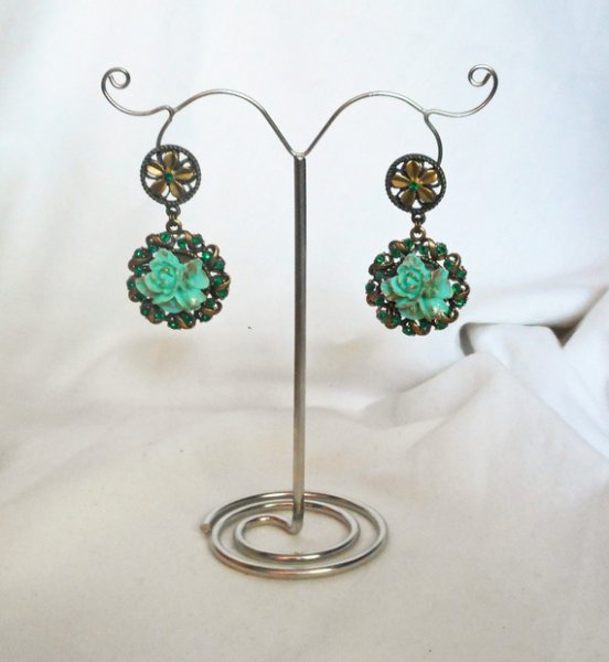 Brincos de camafeu verde cristal floral