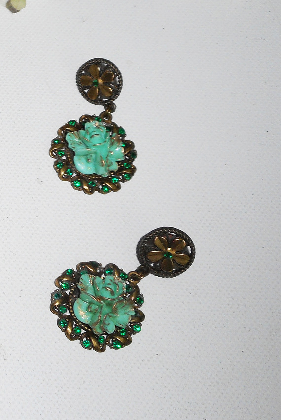 Brincos de camafeu verde cristal floral