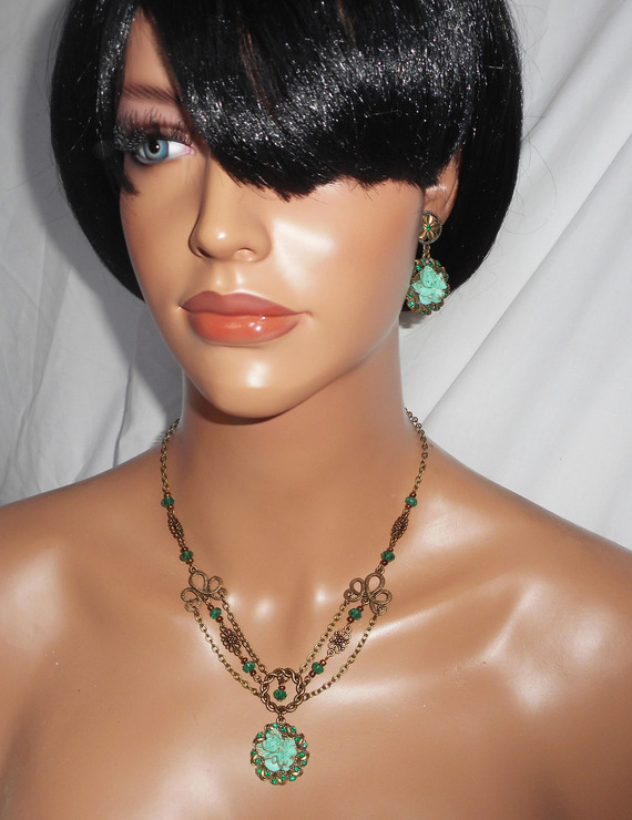 Brincos de camafeu verde cristal floral