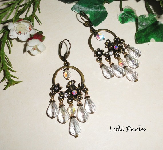 Brincos de flores e gotas com gotas de cristal
