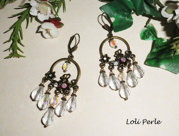Brincos de flores e gotas com gotas de cristal