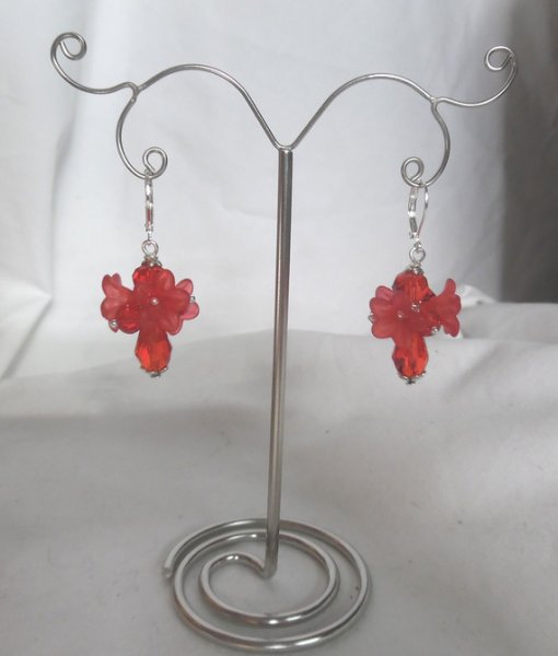 Brincos de flores vermelhas com contas de cristal