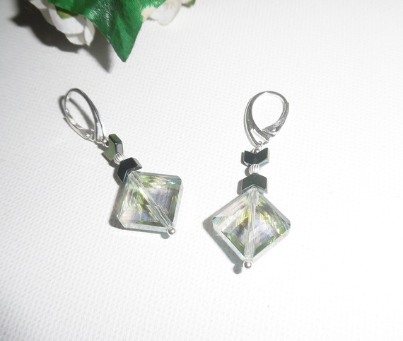 Brincos de cristal verde com diamantes em prata de 925 libras esterlinas