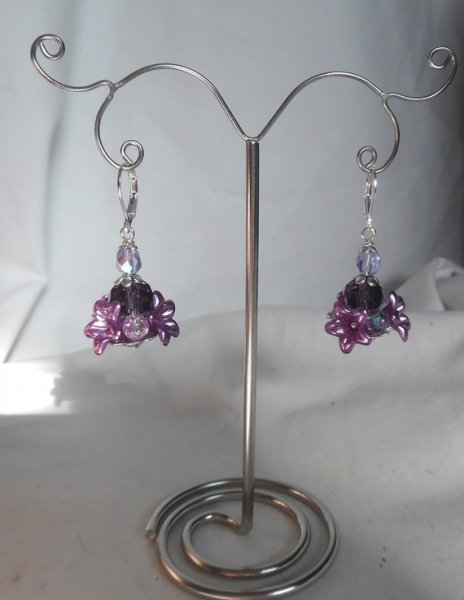Brincos originais de flores e violetas com contas de cristal
