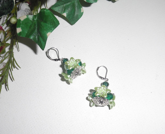 Brincos originais de anis com pérolas verdes de cristal
