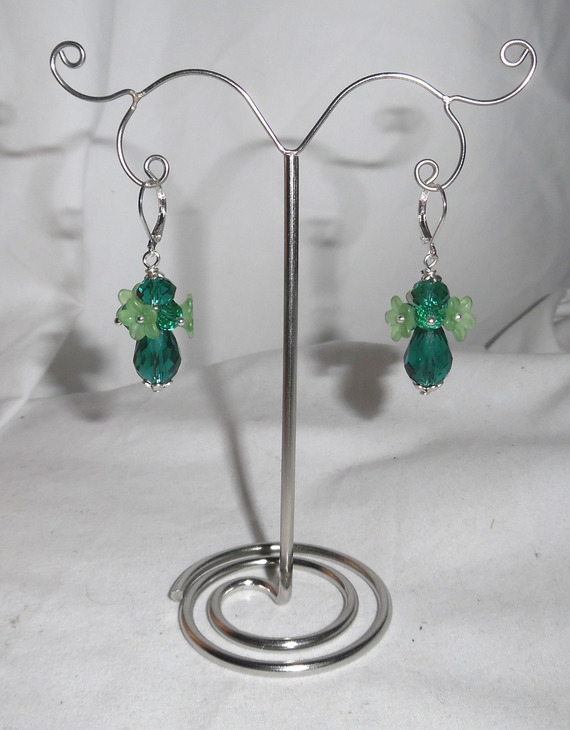 Brincos originais de flores com contas de cristal verde