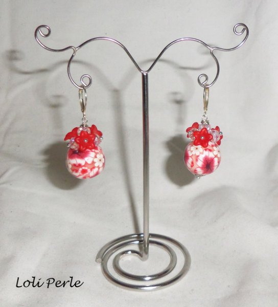 Brincos de pérolas de flores vermelhas com pérolas de cristal