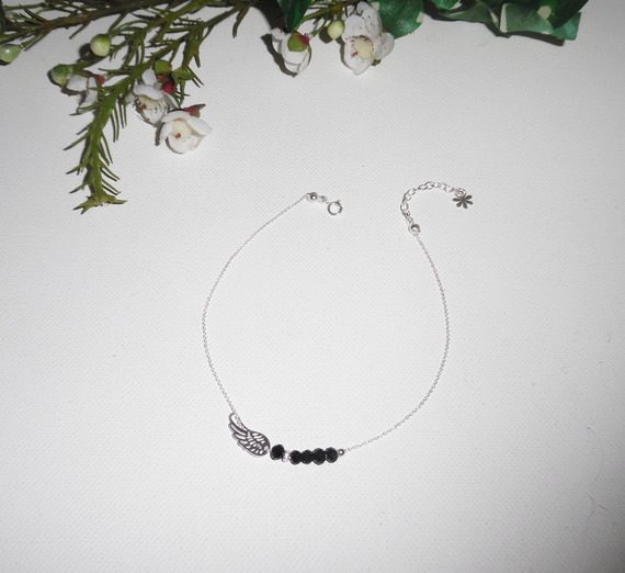 Pulseira de tornozelo com asa e contas de cristal boémio negro em corrente de prata 925