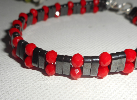 Pulseira de pedra hematita com contas de cristal vermelho e prata 925