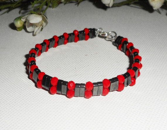 Pulseira de pedra hematita com contas de cristal vermelho e prata 925