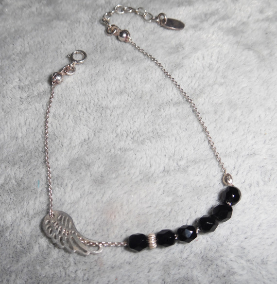 Pulseira original com pequenas contas de cristal preto em corrente de prata 925