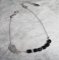 Pulseira original com pequenas contas de cristal preto em corrente de prata 925