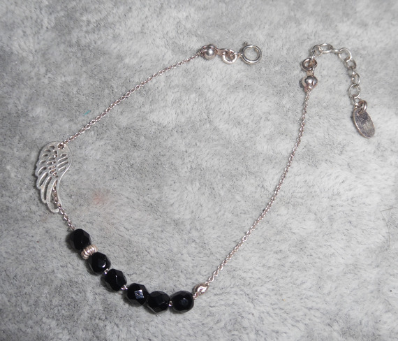 Pulseira original com pequenas contas de cristal preto em corrente de prata 925