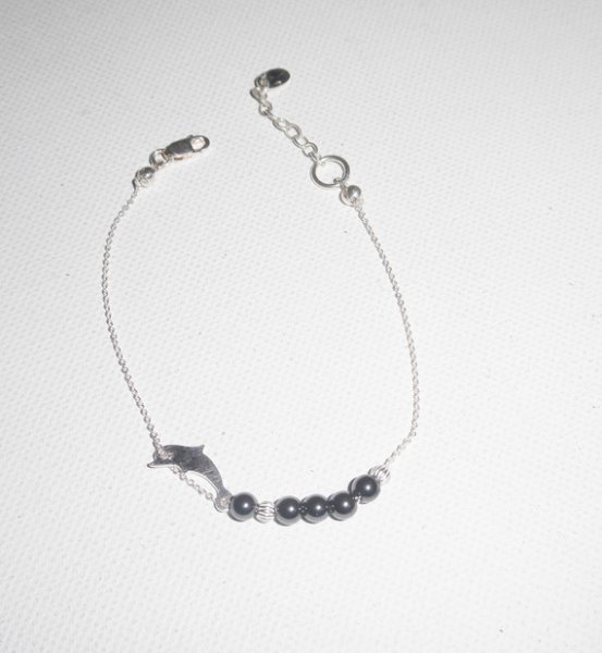 Bracelete original de contas de golfinhos e hematites em corrente de prata 925