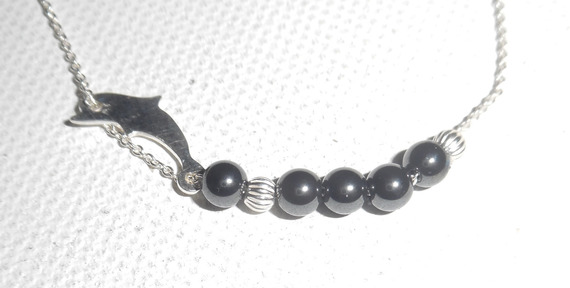 Bracelete original de contas de golfinhos e hematites em corrente de prata 925