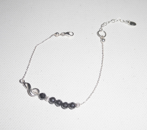Nota musical original de bracelete e contas hematites em corrente de prata 925
