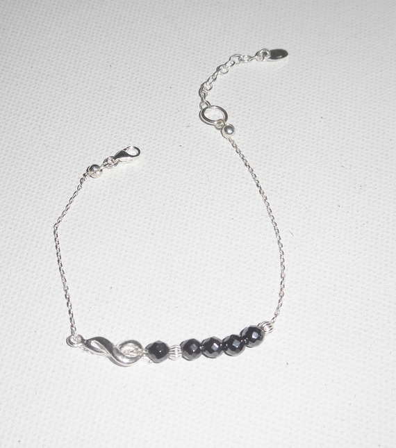 Nota musical original de bracelete e contas hematites em corrente de prata 925
