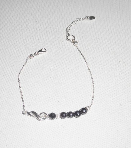 Nota musical original de bracelete e contas hematites em corrente de prata 925