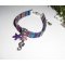 Pulseira de tecido colorido com cavalo marinho e borlas de estrela-do-mar roxas