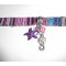 Pulseira de tecido colorido com cavalo marinho e borlas de estrela-do-mar roxas