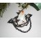 Pregadeira de gato com pérolas de esmalte e corrente negra