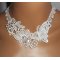 Colar de cerimónia de flores de renda branca e borboleta com cristal Swarovski e pérolas
