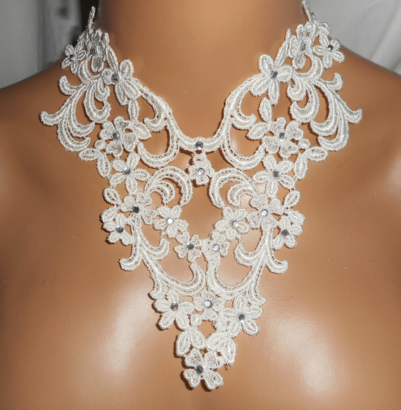 Colar Cerimonial com padrão arabesco e flores com cristal Swarovski