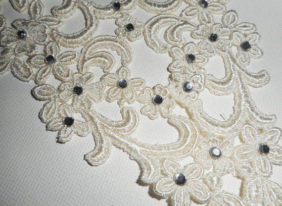 Colar Cerimonial com padrão arabesco e flores com cristal Swarovski