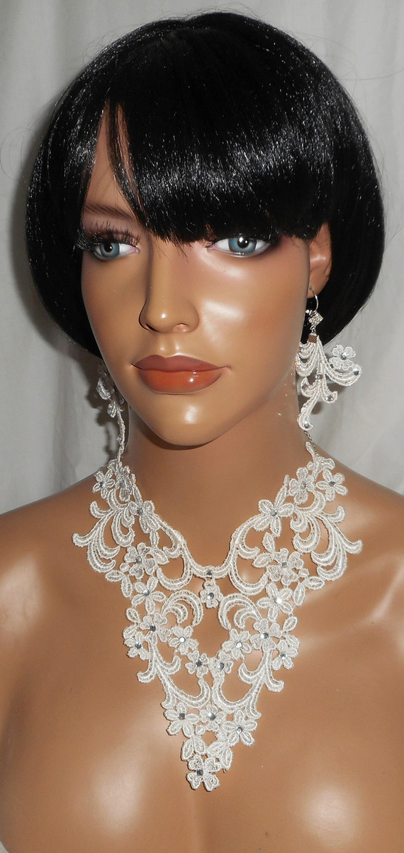 Colar Cerimonial com padrão arabesco e flores com cristal Swarovski