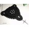 Colar de croché preto com missangas bordadas e cruz