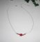 Colar rosa com gorgon vermelho sobre corrente de prata 925