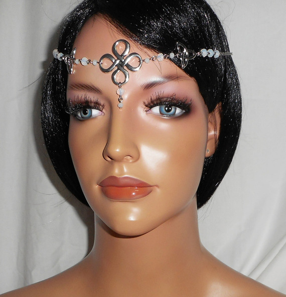 Tiara de cristal boémio branco opaco com motivos celtas 2 em 1