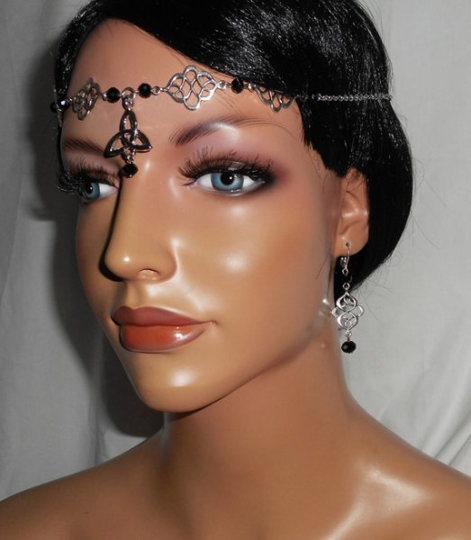 Tiara de cristal negro da Boémia com motivos celtas 2 em 1