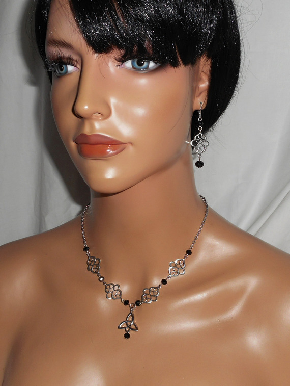 Tiara de cristal negro da Boémia com motivos celtas 2 em 1