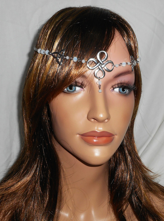 Tiara de cristal boémio branco opaco com motivos celtas 2 em 1