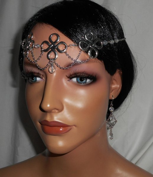 Tiara de contas de cristal boémio com motivos celtas 2 em 1