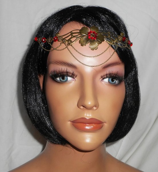 Tiara de bronze com contas de cristal vermelho boémio e desenho floral