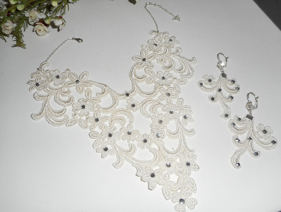 Conjunto Colar Ceremonial com padrão arabesco e flores com cristal Swarovski