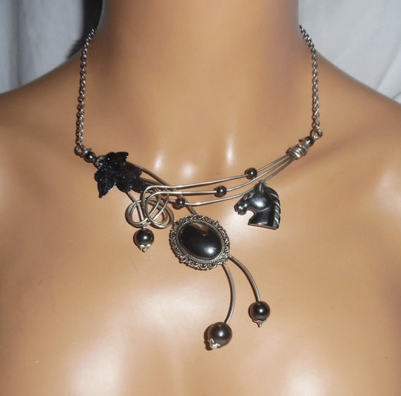 Conjunto de colar Colar original de metal soldado com pedras de cavalo e hematite