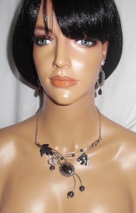 Conjunto de colar Colar original de metal soldado com pedras de cavalo e hematite