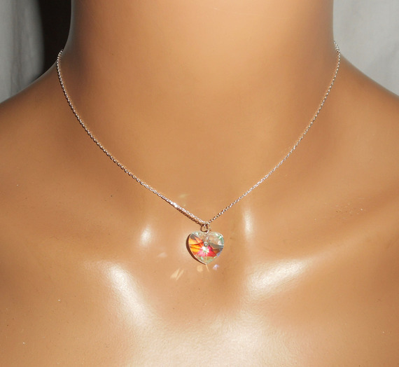 Pingente de coração branco AB em cristal Swarovski sobre corrente de prata 925