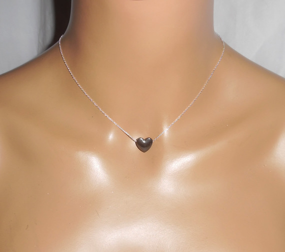 Pendente coração hematite sobre corrente de prata 925