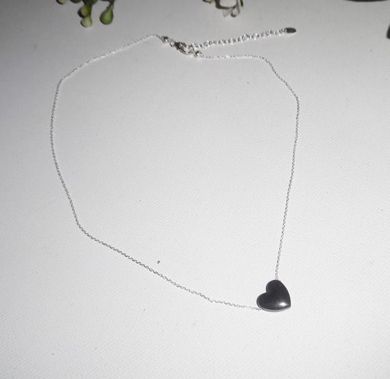 Pendente coração hematite sobre corrente de prata 925