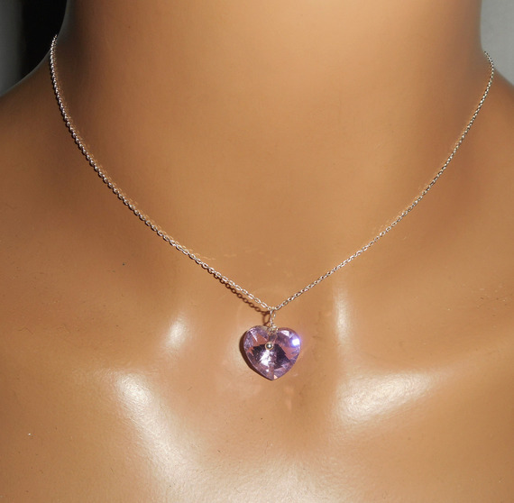 Pingente de coração roxo em cristal Swarovski sobre corrente de prata 925