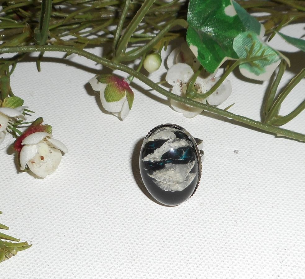Anel de cabochon com cúpula de vidro preto bege