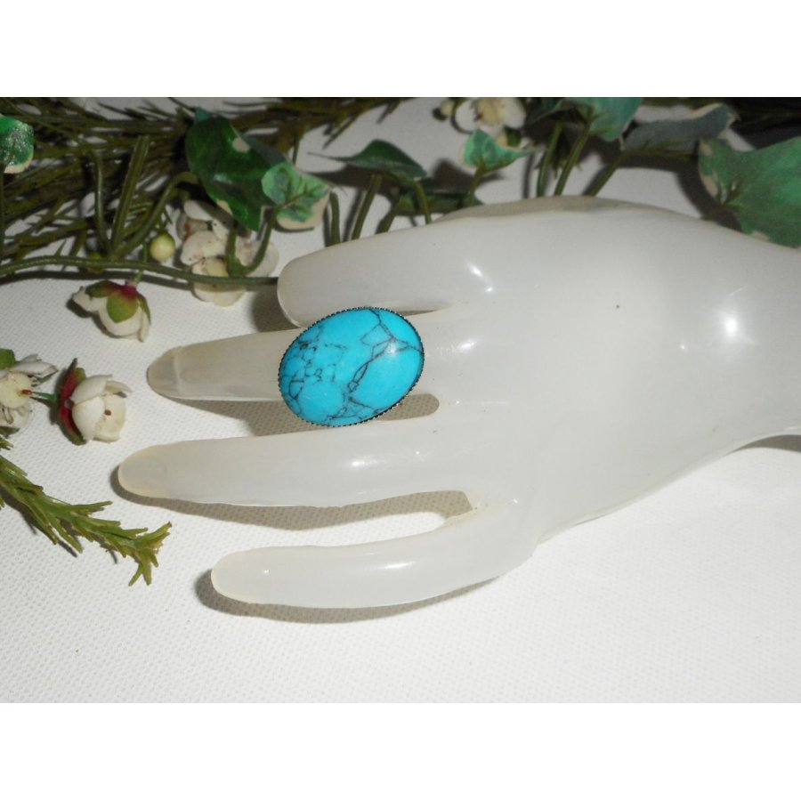 Anel de cabochon com pedra turquenite oval